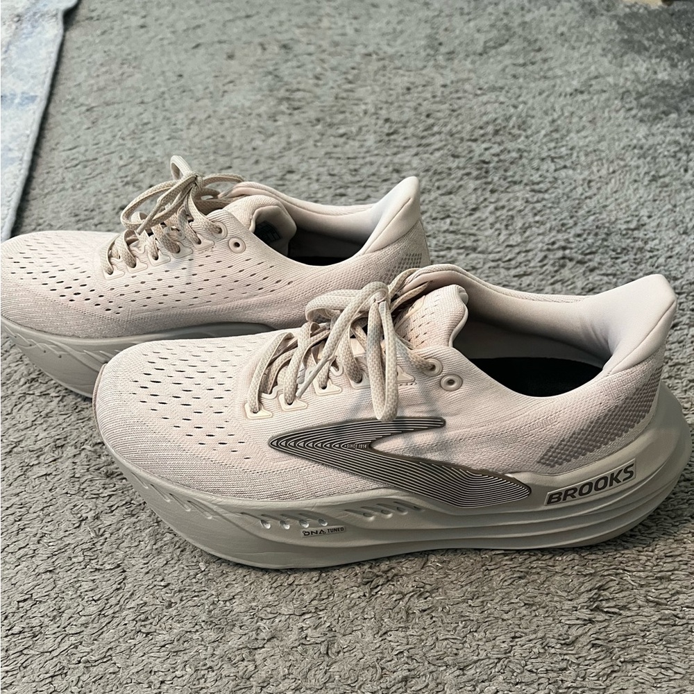 Brooks Glycerin Max size 10 with box. Worn once.